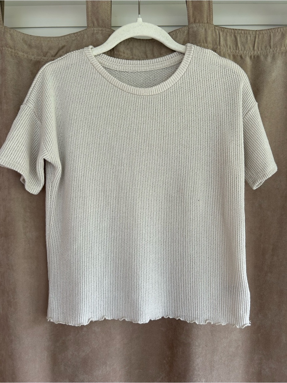 Women’s American Eagle Outfitters Cream Short Sleeve Knit Top Size Small